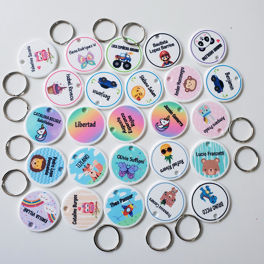 Llavero de plastico personalizado 4 cm. Para mochila, lunchera, bolso o cartuchera. - Imagen 3