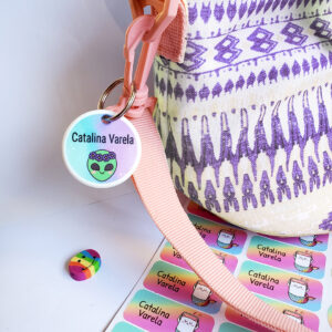 Llavero de plastico personalizado 4 cm. Para mochila, lunchera, bolso o cartuchera.